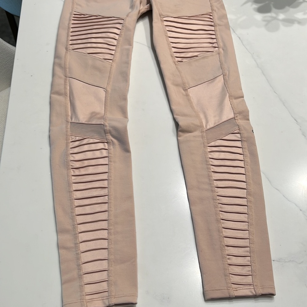 Blush pink Moto Alo Yoga leggings